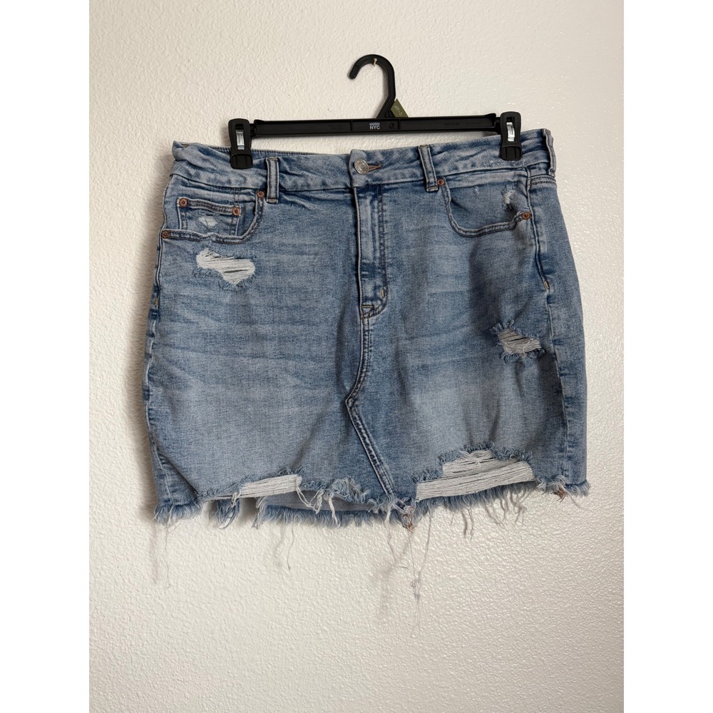 American Eagle Distressed Denim Mini Skirt Light Wash Frayed Hem Size 16